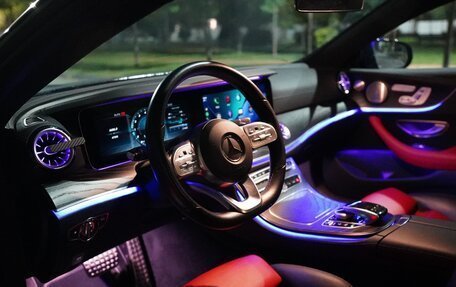Mercedes-Benz E-Класс, 2019 год, 4 500 000 рублей, 7 фотография