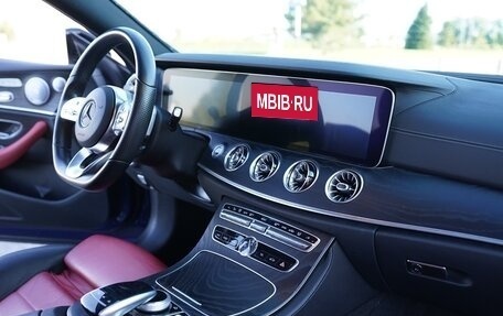 Mercedes-Benz E-Класс, 2019 год, 4 500 000 рублей, 15 фотография