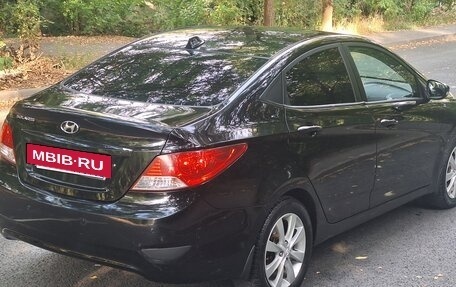 Hyundai Solaris II рестайлинг, 2011 год, 685 000 рублей, 3 фотография