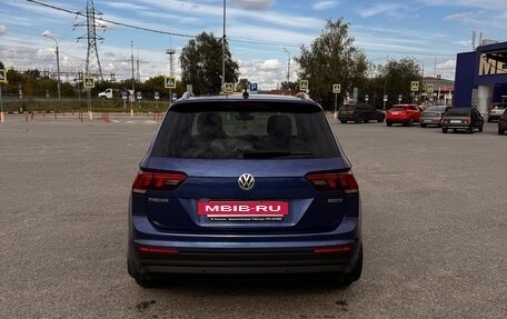 Volkswagen Tiguan II, 2018 год, 2 350 000 рублей, 3 фотография