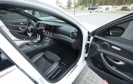 Mercedes-Benz E-Класс, 2021 год, 5 200 000 рублей, 25 фотография