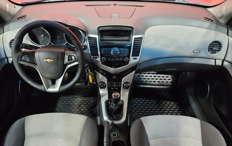 Chevrolet Cruze II, 2010 год, 549 000 рублей, 9 фотография