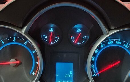 Chevrolet Cruze II, 2010 год, 549 000 рублей, 10 фотография