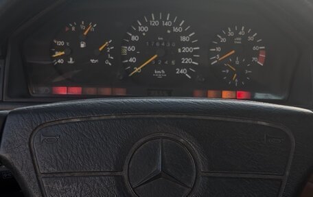 Mercedes-Benz E-Класс, 1995 год, 750 000 рублей, 11 фотография