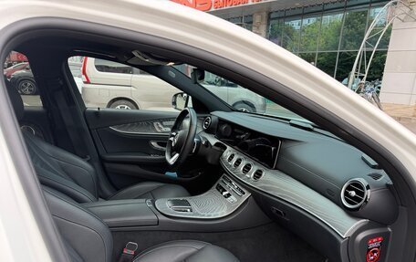Mercedes-Benz E-Класс, 2022 год, 5 980 000 рублей, 15 фотография