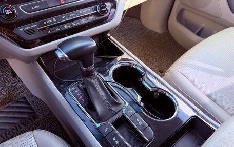 KIA Carnival III, 2018 год, 2 390 000 рублей, 10 фотография