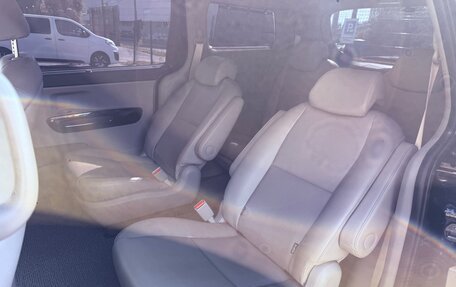 KIA Carnival III, 2018 год, 2 390 000 рублей, 15 фотография