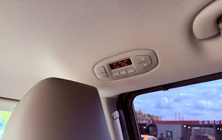 KIA Carnival III, 2018 год, 2 390 000 рублей, 14 фотография