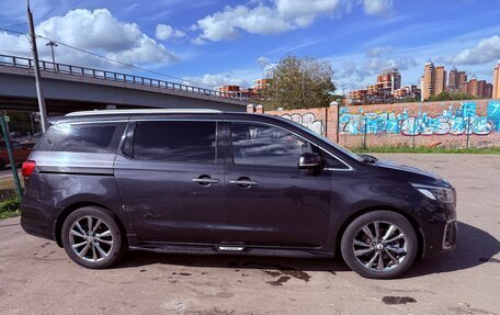 KIA Carnival III, 2018 год, 2 390 000 рублей, 8 фотография