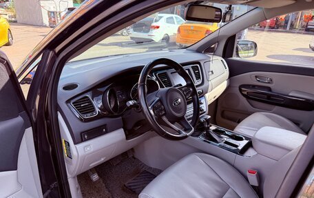 KIA Carnival III, 2018 год, 2 390 000 рублей, 12 фотография