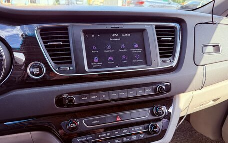 KIA Carnival III, 2018 год, 2 390 000 рублей, 9 фотография