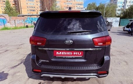 KIA Carnival III, 2018 год, 2 390 000 рублей, 5 фотография