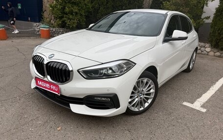 BMW 1 серия, 2022 год, 1 820 000 рублей, 1 фотография