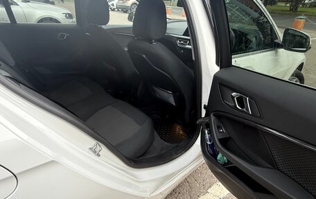BMW 1 серия, 2022 год, 1 820 000 рублей, 14 фотография