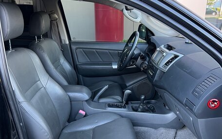 Toyota Hilux VII, 2013 год, 2 600 000 рублей, 24 фотография