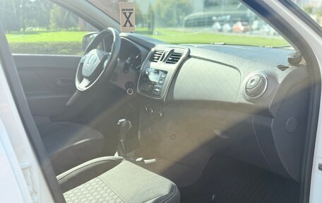 Renault Logan II, 2017 год, 725 000 рублей, 20 фотография