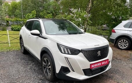 Peugeot 2008 II, 2021 год, 1 950 000 рублей, 4 фотография