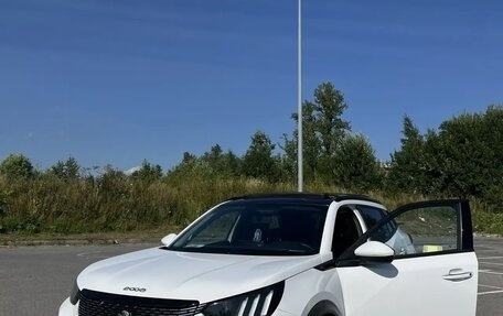Peugeot 2008 II, 2021 год, 1 950 000 рублей, 3 фотография