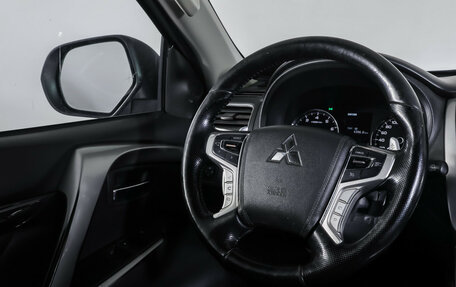 Mitsubishi Pajero Sport III рестайлинг, 2016 год, 2 598 000 рублей, 12 фотография