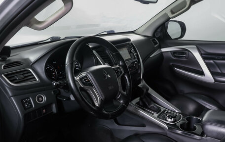 Mitsubishi Pajero Sport III рестайлинг, 2016 год, 2 598 000 рублей, 15 фотография