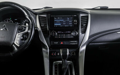 Mitsubishi Pajero Sport III рестайлинг, 2016 год, 2 598 000 рублей, 13 фотография