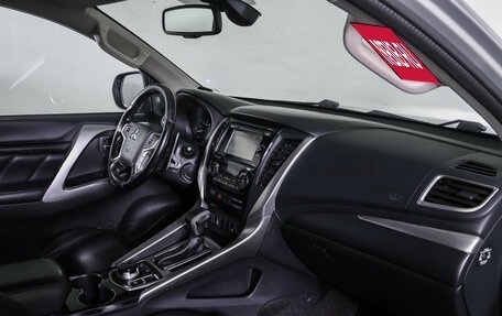 Mitsubishi Pajero Sport III рестайлинг, 2016 год, 2 598 000 рублей, 10 фотография