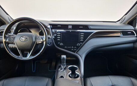 Toyota Camry, 2021 год, 2 390 000 рублей, 12 фотография