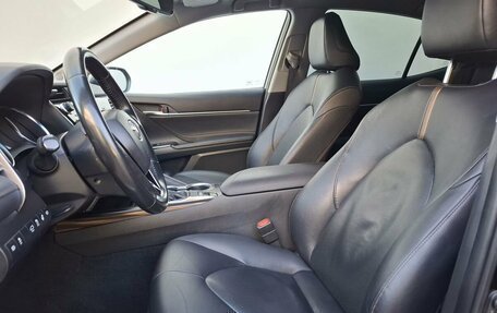 Toyota Camry, 2021 год, 2 390 000 рублей, 10 фотография