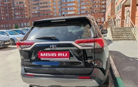 Toyota RAV4, 2022 год, 3 900 000 рублей, 2 фотография