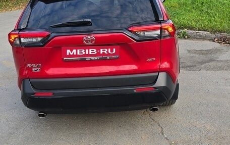 Toyota RAV4, 2021 год, 3 200 000 рублей, 7 фотография