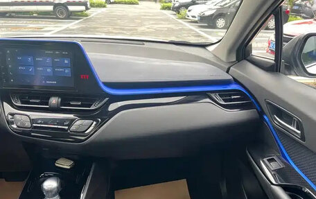 Toyota C-HR I рестайлинг, 2021 год, 1 642 000 рублей, 12 фотография