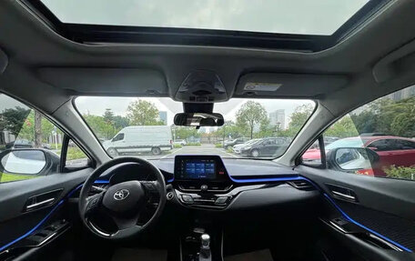 Toyota C-HR I рестайлинг, 2021 год, 1 642 000 рублей, 10 фотография