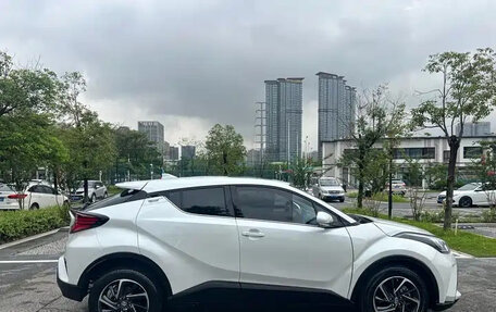 Toyota C-HR I рестайлинг, 2021 год, 1 642 000 рублей, 8 фотография