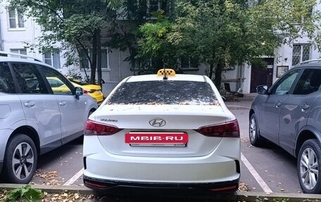 Hyundai Solaris II рестайлинг, 2021 год, 999 999 рублей, 4 фотография
