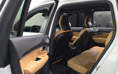 Volvo XC90 II рестайлинг, 2025 год, 8 000 000 рублей, 7 фотография