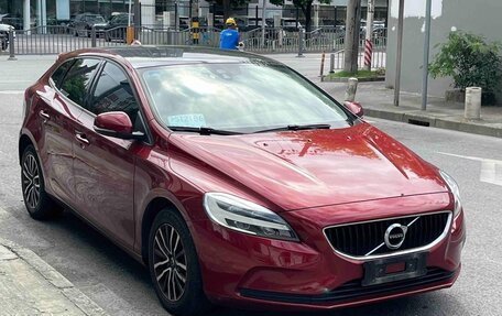 Volvo V40 II рестайлинг, 2017 год, 1 380 000 рублей, 3 фотография