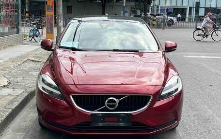 Volvo V40 II рестайлинг, 2017 год, 1 380 000 рублей, 2 фотография