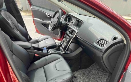 Volvo V40 II рестайлинг, 2017 год, 1 380 000 рублей, 9 фотография