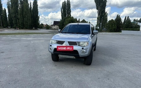 Mitsubishi L200 IV рестайлинг, 2012 год, 1 430 000 рублей, 3 фотография