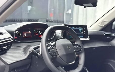 Peugeot 2008 II, 2023 год, 1 470 000 рублей, 7 фотография