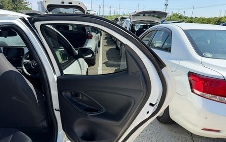 Toyota Yaris, 2020 год, 899 777 рублей, 9 фотография