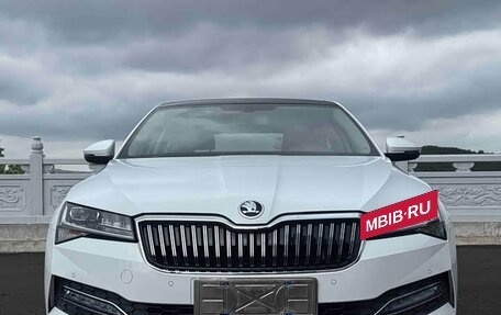 Skoda Superb III рестайлинг, 2023 год, 2 040 001 рублей, 2 фотография