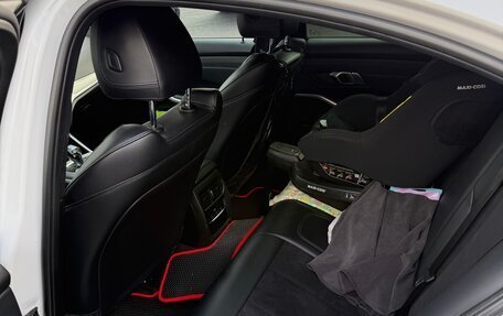 BMW 3 серия, 2019 год, 3 900 000 рублей, 21 фотография