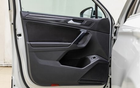 Volkswagen Tiguan II, 2021 год, 3 250 000 рублей, 21 фотография