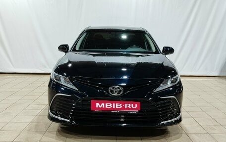 Toyota Camry, 2021 год, 3 200 000 рублей, 2 фотография