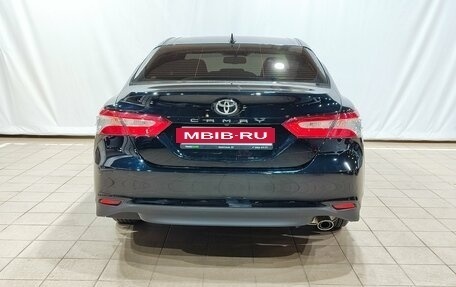 Toyota Camry, 2021 год, 3 200 000 рублей, 6 фотография