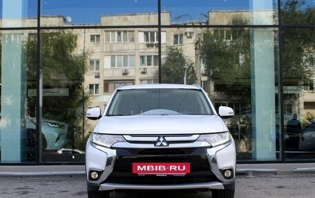 Mitsubishi Outlander III рестайлинг 3, 2018 год, 1 882 000 рублей, 2 фотография