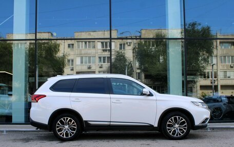 Mitsubishi Outlander III рестайлинг 3, 2018 год, 1 882 000 рублей, 4 фотография