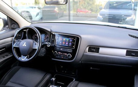 Mitsubishi Outlander III рестайлинг 3, 2018 год, 1 882 000 рублей, 9 фотография