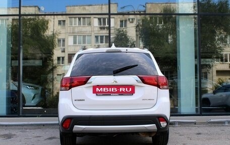 Mitsubishi Outlander III рестайлинг 3, 2018 год, 1 882 000 рублей, 6 фотография